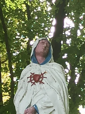 Statue de la Vierge à Nampty